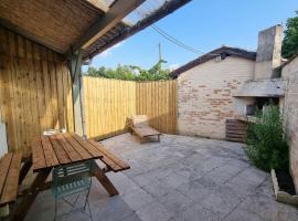 Relaxing Holiday Home, hotel in Lacanau