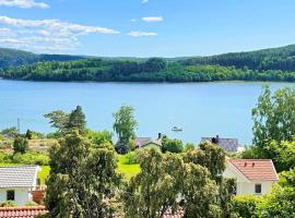 Holiday home Uddevalla XXXVII, nastanitev ob plaži v mestu Uddevalla