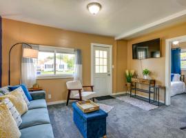 Cozy Home with Backyard about 3 Mi to Downtown Saginaw!, hotel v destinaci Saginaw