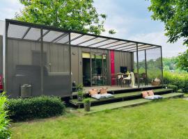 MAGNOLIA HOUSE by the RIVER XL, hotel con alberca en Metlika