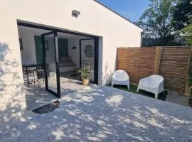 Le Patio : studio avec extérieur