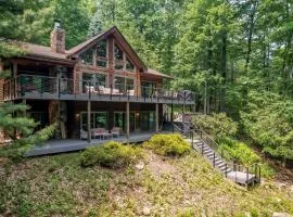 Newly renovated with a new deck Dock Slip Fire Pit Hot Tub Kayaks
