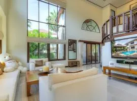 Spacious villa with private garden by CapitalPro