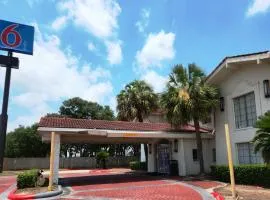 Studio 6 Baytown, Tx - Garth Road