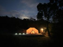 Eco Glamping. Private luxury tent in Alfambras., hôtel à Aljezur