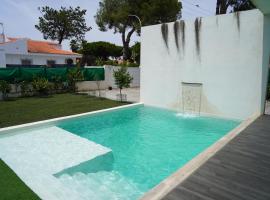 Chalet blanco con piscina privada: Isla Cristina'da bir otel