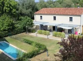 2 bedroom home with shared pool in lovely market town of Olonzac in wine region