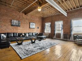 FULLY EQUIPPED FOR THE 2024 NFL DRAFT!!! - Downtown Detroit Loft, apartment sa Detroit