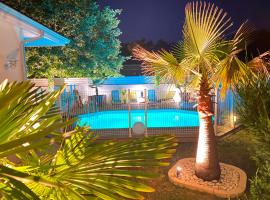 Villa Bassin d Arcachon 7pers piscine chauffée, hotel in Audenge