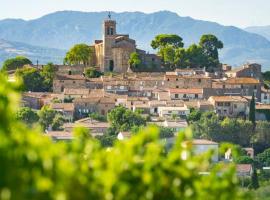 House in idyllic village between vineyards and sea, hotell med parkering i Saint-Pons-de-Mauchiens