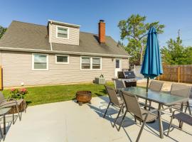 Dog-Friendly Port Clinton Home Walk to Lake Erie!, vacation home in Port Clinton