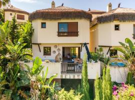 Villa close to the beach., villa em Mijas