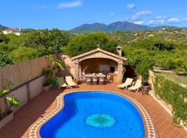 Chalet El Parral - Piscina y Sala de Cine, chal&eacute; alpino em M&aacute;laga