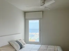 Modern new apartment, sea view and private parking