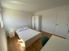 Carcavelos Beach Walking distance room, habitación en casa particular en Oeiras