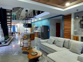 Caribbean Blue House - Modern style 100 WiFi: Cahuita'da bir otel