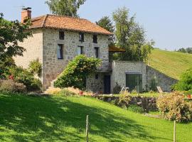 Beautiful stone house with jacuzzi, chalupa v destinaci Le Sartre