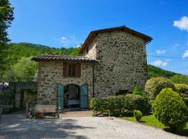 Holiday house overlooking lake near Tuscany, vilă din Casella