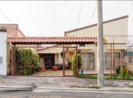 Casa Sarita - Cerca del Juan Castro, hospital y tribunales, homestay in Quesada