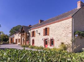 Rustique, Confort et Détente Près de Nantes: Chambre Équipée avec Petit-Déjeuner Inclus - FR-1-306-1254, hotelli kohteessa Bouvron