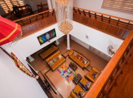 Parudeesa - Heavenly- Luxurious Palace look-Near CBD - Kerala - India with Breakfast, hotel golf di Kāladi