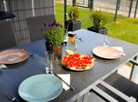 Luxuriöses Apartment mit Garten & Terrasse in der Nähe vom See im schönen Salzkammergut, ställe att bo på i Gmunden