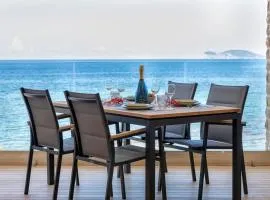 Sea inside luxury apartment: vista mozzafiato