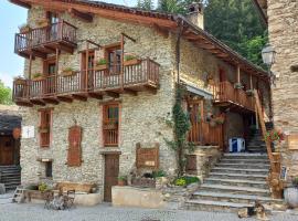 Albergo diffuso La Marmu Osteria della Croce Bianca、マルモラの駐車場付きホテル