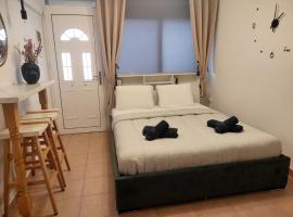 Dims Studio Paralia Ofryniou，位于奥弗里安的酒店