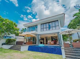 Emblem Sea 3 bedroom villas, hotel en Da Nang