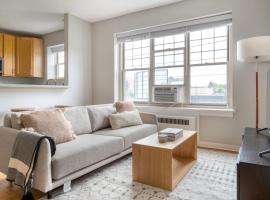 Evanston 1BR w Courtyard nr Northwestern Beach CHI-951, hotel in Evanston