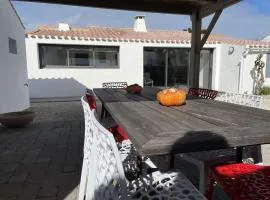Maison en bord de mer à Noirmoutier : 3 chambres, jardin clos, internet, parking, plage à 250m - FR-1-224B-646