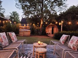 Bohemian Wellness met hottub & sauna, hotel in Ewijk