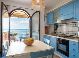 Residence L'Arcipelago Appartamenti Fronte Mare con Ampio Balcone, villa en Capo dʼOrlando