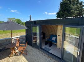 Henny Riverside Glamping, hotel in Sudbury