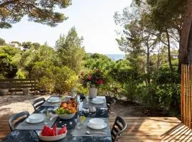 Le Pinédou, mobil-home niché sous les pins avec jolie vue mer