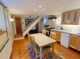 Hannah Cottage, hotel with parking in Adderbury