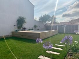 CAP O SUD grande maison avec Piscine à St Martin de Ré, hotel en Saint-Martin-de-Ré