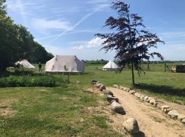 Helles Have Glamping, hotell i Stege