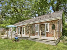 Kipper Cottage, villa in Wootton Bridge