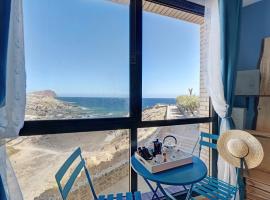 Los Abrigos oceano al alba wifi، فندق مع موقف سيارات في لوس أبريغوس