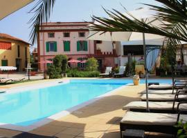 B&B Villa Rossella con piscina: Castelnuovo del Garda'da bir otel