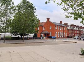 Penthouse by the Ipswich Station, apartment in Ipswich