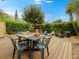 La Doucette, mobil-home climatisé au cœur du vignoble et à 50m de la mer, villa em Hyères