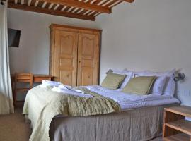 Langley Hotel La Vieille Ferme, hotel v destinaci La Salle Les Alpes