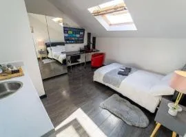 Amazing studio next to the city