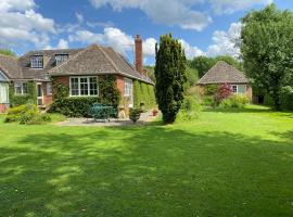 Rectory Bungalow Holiday Apartment, hotel em Lower Brailes