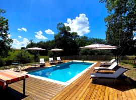 Chambres d'hôtes de charme avec piscine - Le Clos Boissiere, hotel barato en Valence-sur-Baïse