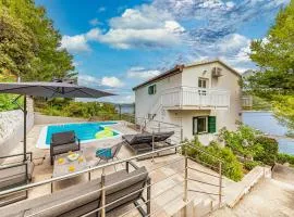 Stunning Home In Drvenik Veliki With 4 Bedrooms, Wifi And Outdoor Swimming Pool
