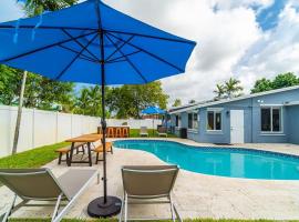 Vacation Home 3 Bedrooms, Private Pool and Pool Table, cottage in Fort Lauderdale